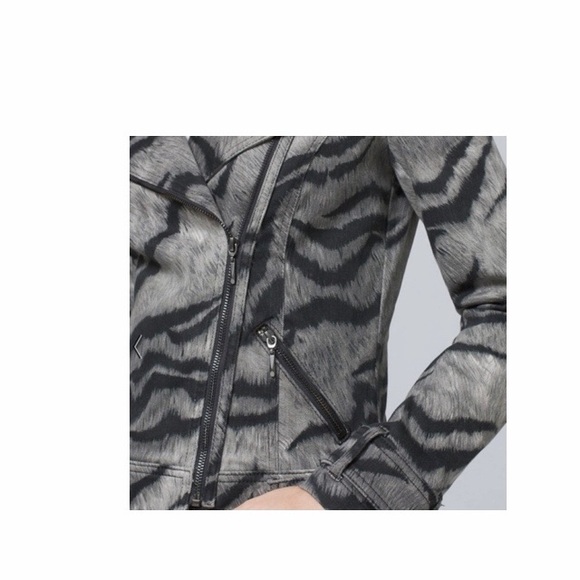 White House Black Market Animal Print Moto Jacket - Picture 7 of 8